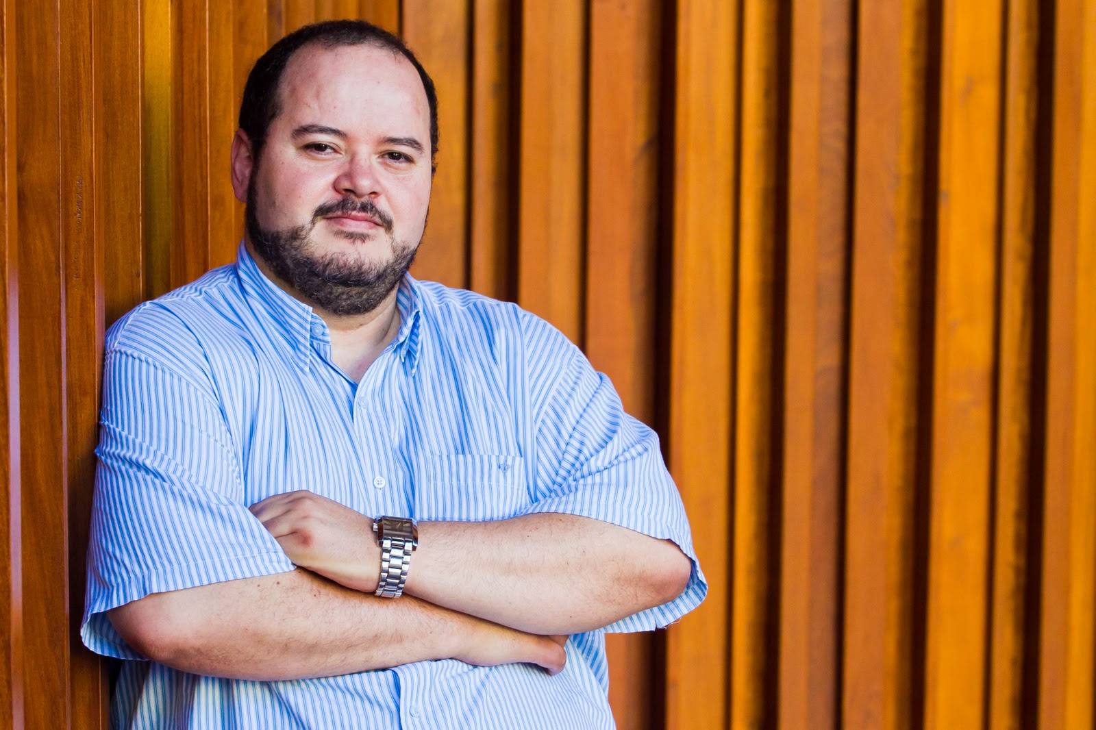 “Longe das Aldeias”, de Robertson Frizero